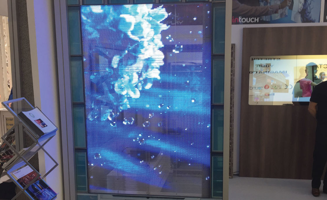 P2.6-5.2 HD Painel de exibição LED transparente 2500nits Instalação pendurada
